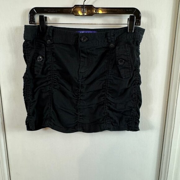 Miley Cyrus black ruched mini skirt. - Picture 1 of 7
